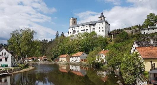 PROGRAMY V BLÍZKÉM OKOLÍ Jižní Čechy jsou nádherné. Nejlépe se o tom přesvědčíte např. v Českém Krumlově - zapsaném na seznamu Unesco, nebo v Rožmberku nad Vltavou.