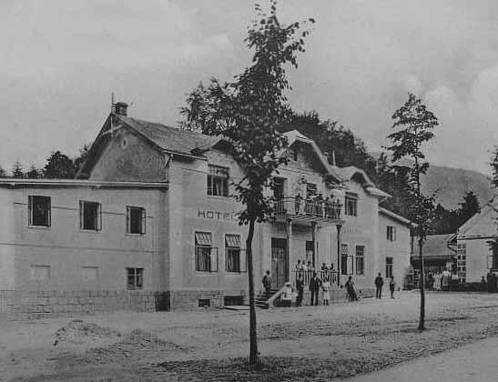 V roce 1796 byl na Čeladné postaven nový dřevouhelný hamr a vysoká pec. Zde byla zpracovávána ruda z Čeladné a Kunčic.