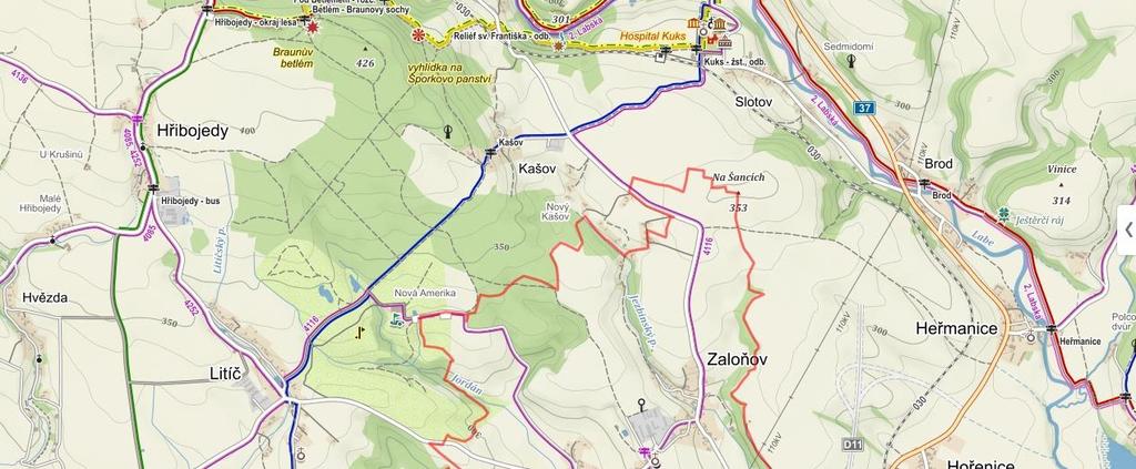 Dopravní obslužnost Spojení obce s okolím umožňuje autobusová doprava. V obci jezdí spoj Jaroměř Dubenec, který projíždí obcí Zaloňov, Velichovky a Vilantice.