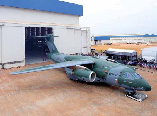 Postupně byly stanoveny základní specifikace, které požadovaly, aby byl nový stroj schopen splnit naprostou většinu misí realizovaných americkými čtyřmotorovými turbovrtulovými stroji C-130 Hercules