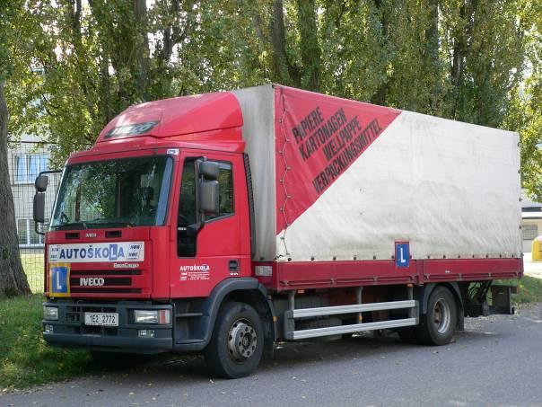 Výuková vozidla Praktický výcvik v řízení vozidel skupiny C se provádí na nákladním vozidle IVECO