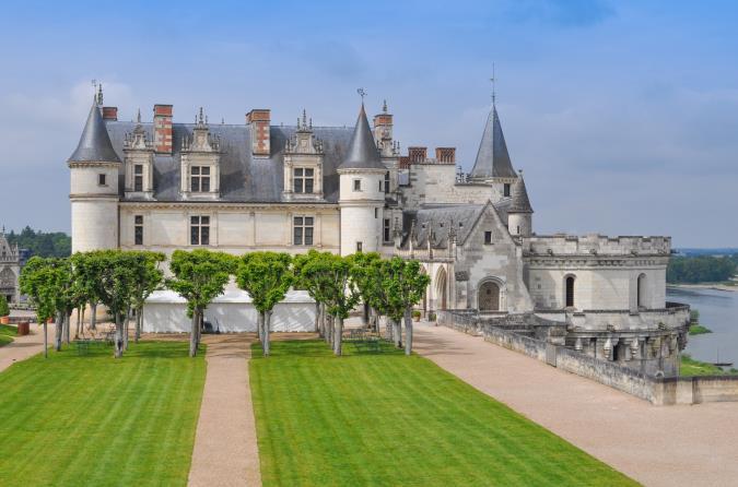 Zámek je dodnes soukromým majetkem šlechtického rodu de Vibray. Další zastávkou bude zámek Chenonceau se svým známým mostem, klenoucím se přes řeku.