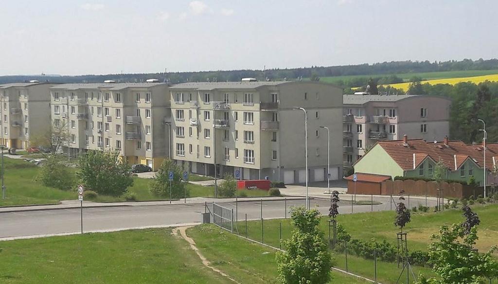 9 Přehled projektů fondu Byty v Táboře Jedná se o soubor 42 bytových jednotek v lokalitě Maredův vrch v Táboře.