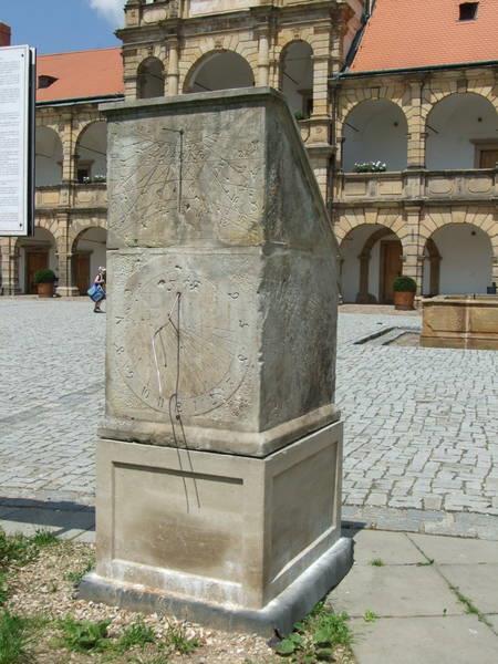 Patří mezi deset nejstarších hodin v ČR a jsou zapsány v seznamu památek jako ojedinělá