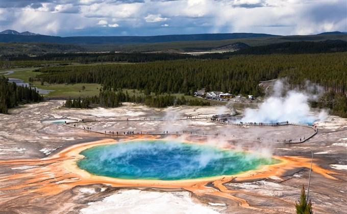 K poslednímu mohutnému výbuchu vulkánu v Yellowstonu došlo před více než 640 tisíci lety. V současné době zaměstnanci parku pomocí nejmodernějšího zařízení neustále monitorují chování Caldery.