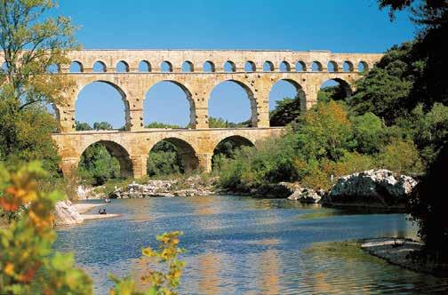 2018 jedna z nejkrásnějších oblastí Francie červené skály Colorado Provencal oblast kouzelných vesniček a krásné přírody turistika v různorodé krajině Pont du Gard římský akvadukt (UNESCO) Lyon,