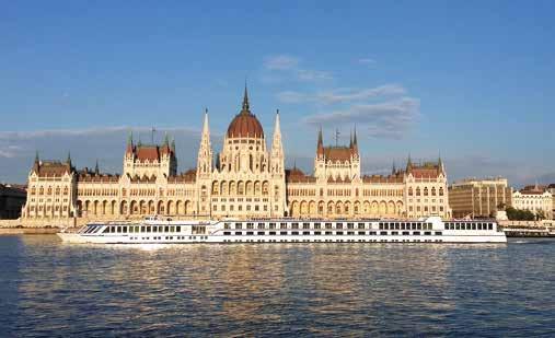 Odpoledne prohlídka centra města, reprezentační budovy na Ringu, Hofburg, ulice Graben, Staré město, Stephansplatz Budapešť Parlament s monumentálním dómem sv. Štěpána a mnoho dalšího.