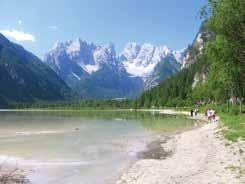Po snídani výlet údolím Alta Bagiado do Selly, mohutného skalního masívu v srdci Dolomit s úchvatnou horskou jezero Dürrersee pod masivem Tre Cime scenérií.