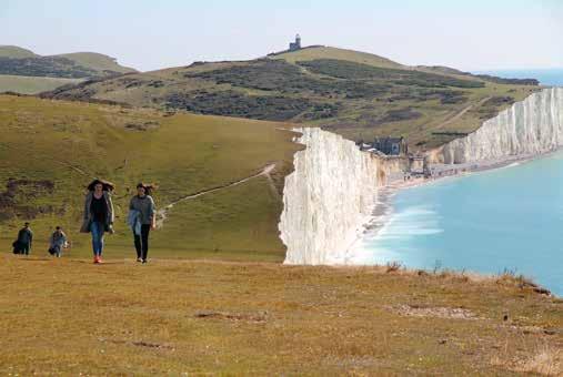 viktoriánské molo v Eastbourne nice Hastings, která se proslavila bitvou, jež se odehrála v okolí. Procházka starým městem, návštěva některé atrakce, např.