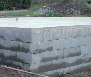 bod betonové desky pomocí nivelačního přístroje nebo hadicové vodováhy. 7.1.
