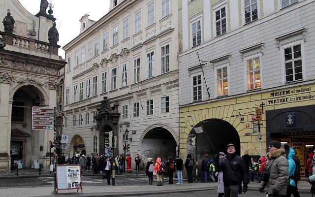 Colloredo-Mansfeldský palác