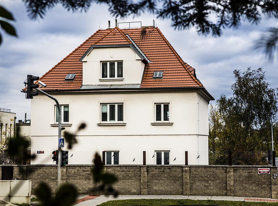 O PROJEKTU Bytový dům Karlovarská je projekt, který vznikne rekonstrukcí vily z počátku 20. století. Vila nabídne 10 bytových jednotek ve čtyřech patrech.