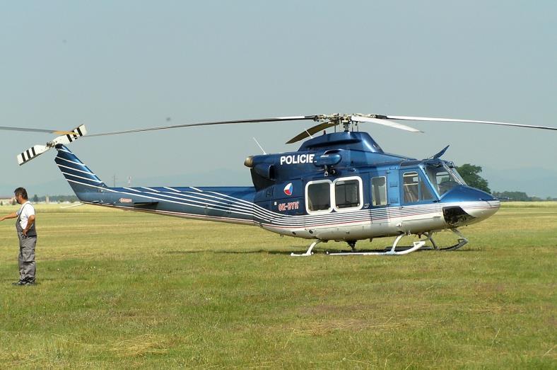 Bell 412 Výrobce: Pohonná jednotka: Typ: Výkon: Počet: Rozměry: Průměr nosného rotoru: Průměr vyrovnávacího rotoru: Délka s otáčejícími se rotory: Délka trupu: Výška: Hmotnosti: Prázdná hmotnost: Max.