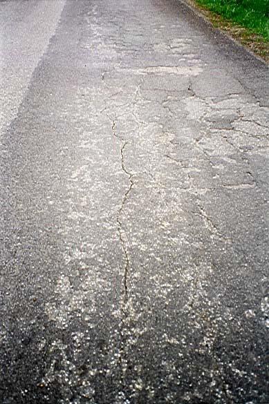 Typické trhliny v povrchu