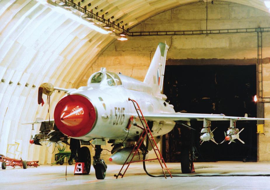 Cartograf/Eduard KNIHA 100+ stránek PŘÍBUZNÉ PRODUKTY: 48702 MiG-21MF exterior