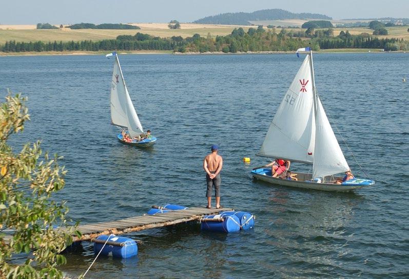 Hry na vodě pro jachetní výcvik Na kačenky Skupina lodí následuje vedoucí loď trenéra nebo vybranou loď ze skupiny např. za odměnu nejlepší v tréninku, nebo jinak motivovanou.