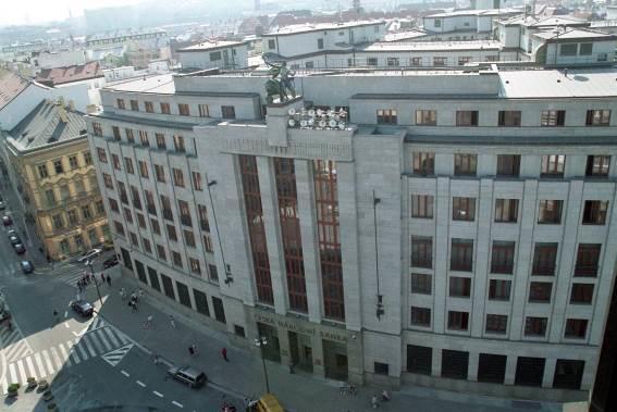 Od roku 1950 sídlila Státní banka československá a dosud sídlí Česká národní banka v budově bývalé