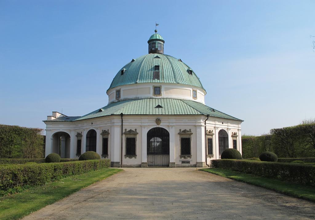 Obr. 5 Kroměříž, Květná zahrada, rotunda.