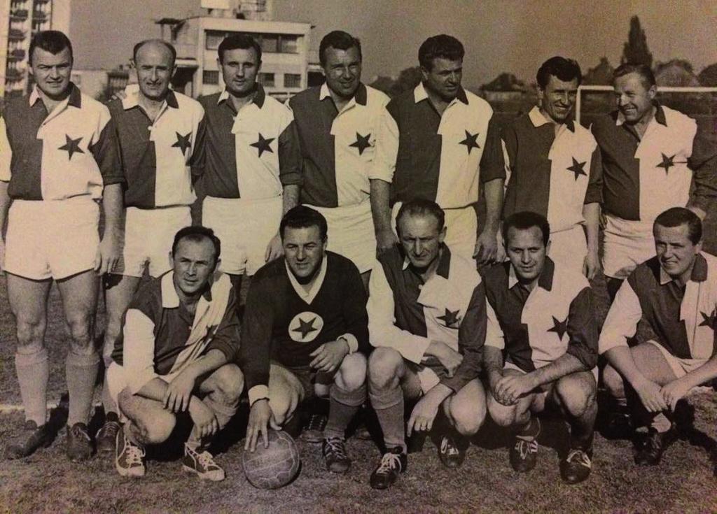 V roce 1953 dochází ke změně názvu na TJ Dynamo Slavia Karlovy Vary, klub hraje druhou