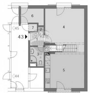 Dispozice podkroví: tři ložnice (16 m 2, 10 m 2, 16 m 2 ), koupelna s vanou a koupelna se sprchovým koutem, chodba (8,8 m 2 ), schodiště (2,7 m 2 ) a sauna. Cena se pohybuje okolo 5,5 mil. korun.