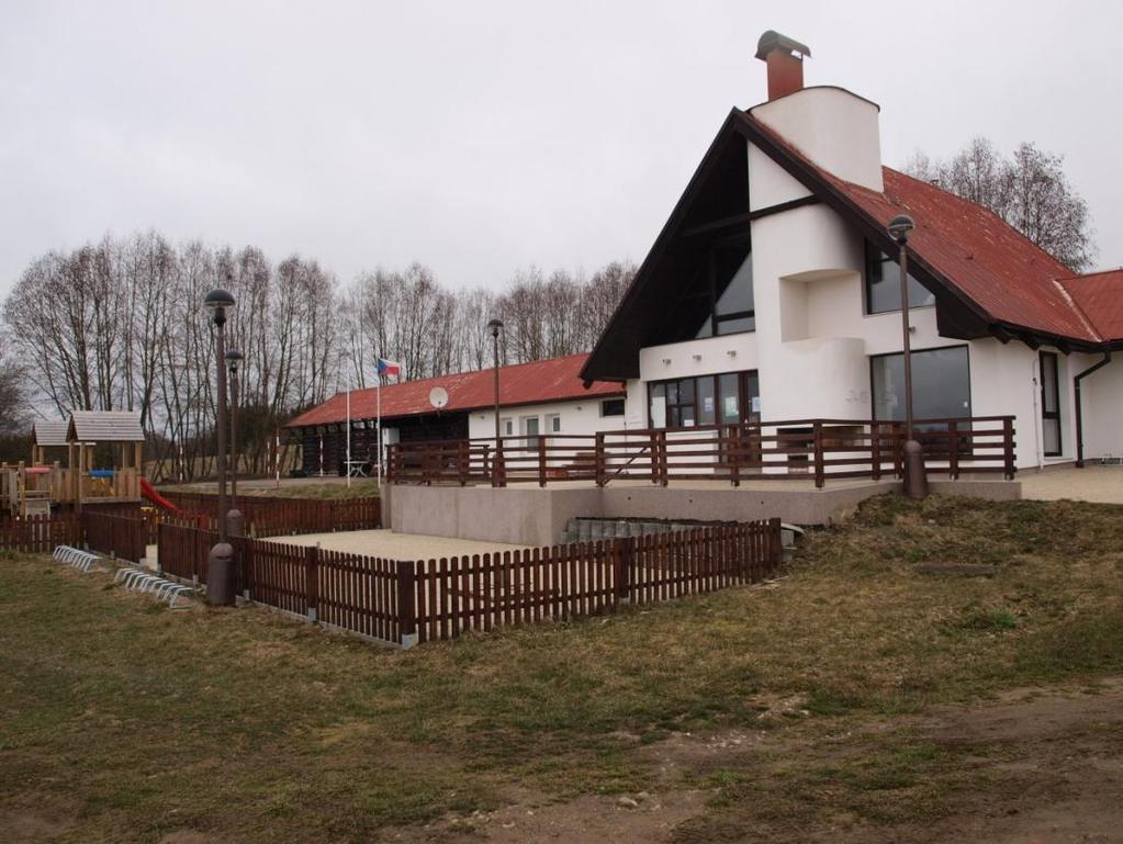 63: Hotel Fontána restaurace u vodní nádrže Lipno Obr.