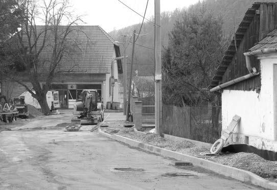 V rámci služby občanům obec prostory prodejny, včetně zařízení, bezplatně propůjčila řetězci COOP Velké Meziříčí, který prodejnu provozuje.