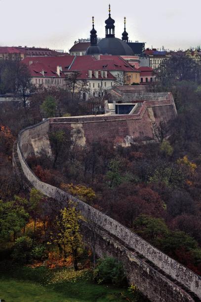 je součástí středověkého opevnění Nového města Pražského, založeného roku 1348 císařem Karlem IV.