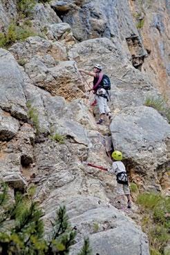 Jištění dětí na cestách via ferrata Via ferrata en strávený s dětmi na via ferratě může Dbýt zároveň zábavný i vzdělávací.