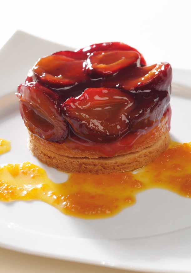 Švestkový linecký koláč s medovo-mrkvovou omáčkou Spatříte-li poprvé na talíři tuto kombinaci ovoce a zeleniny, může se vám zdát, že je to spiknutí proti rozumu.