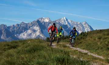 Pölten, Linz, Salzburg a dále Innsbruck, Brenner, Bressanone (sem jsou vztaženy udané vzdálenosti) a dále dle střediska UŽITEČNÉ ODKAZY www.dolomitisupersummer.com, www.cortina.dolomiti.com http://whc.