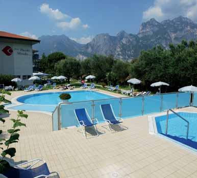 300 m HOTEL PICCOLO MONDO poloha: Torbole sul Garda, jezero - 300 m, Torbole / centrum - 300 m vybavenost a služby: recepce / lobby / wi-fi připojení k internetu, restaurace, bar, výtah, zahrada,