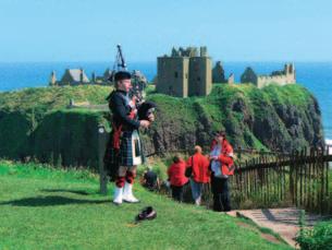 den ZÁLIV ROBINA hooda WhITBY dopoledne panoramatická cesta podél pobřeží a zálivem Robina hooda (krásné scenérie anglického pobřeží a přístavu s hradem Whitby zrod legendy o hraběti Draculovi místo