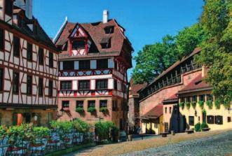 den ÚDOLÍ MOSELY ELTZ COCHEM BERNKASTEL-KUES TREVÍR snídaně, odjezd do údolí řeky Mosely lemovaného vinicemi a hrady, vycházka k hradu Eltz, vyhlídková jízda podél Mosely kolem nejstrmějších vinic,