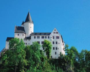 Maura) do lázní Karlovy Vary pěší procházka starým centrem v meandru říčky Teplá s hotelem Thermal, lázeňskými domy, Mlýnská kolonáda, Vřídelní kolonáda, kostely volno k procházkám, příp.