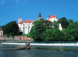 Šternberka volno, možnost prohlídky monumentálního středověkého hradu nad řekou Sázavou, večer návrat na ubytování, večeře, nocleh 3.