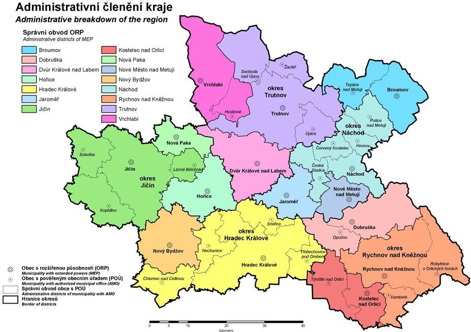 Ze všech kraj v republice po Hl. m. Praze (15,8%) má Královéhradecký kraj nejv tší podíl obyvatel ve v ku nad 65 let (15,7 %). Pr rný v k muž i žen je rovn ž nad republikovým pr rem.