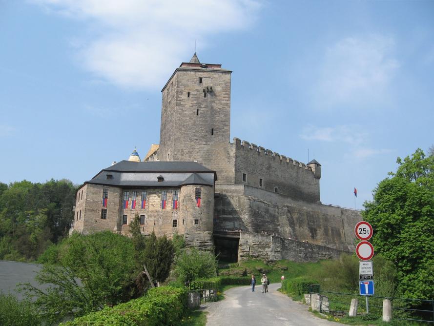 ČTVRTEK 16. června KULTURNÍ VYCHÁZKA Za růžemi a památkami do Děčína Vede Ing. Hana Soroková. Rychlík 8.28 h. Příjezd Děčín 10.14 h. Zpět rychlík 15.45 h. Příjezd Liberec 17.43 h.