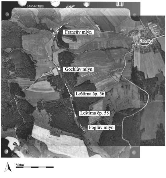 290 291 5.2 Reliéfní tvary s marginálně zastoupeným kamenným materiálem Takto se v terénu projevily jezy, hráze a hospodářské budovy. Objekt č. 8 byl popsán jako jez v zázemí Gochlova mlýna (plán 2).