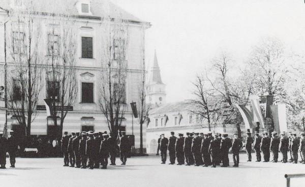 Za války v roce 1943 zámek ukrýval vídeňské umělecké sbírky. Sloužil také jako ubytovna studentům vídeňské konzervatoře.