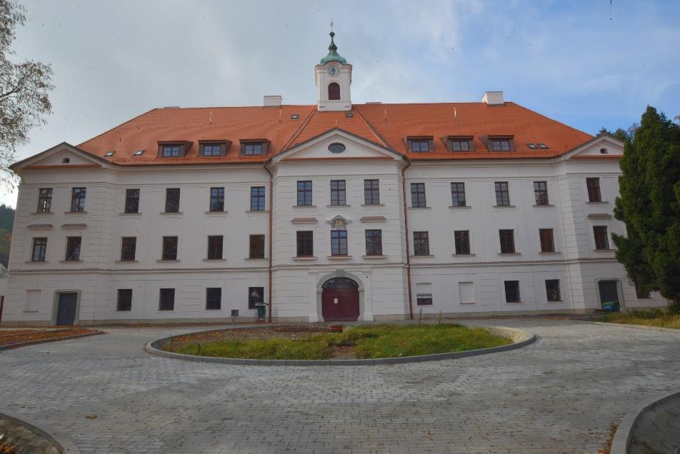 Pobývali rovněž v Brně, velmi často sloužili ve vysokých státních úřadech, vlastnili zde nemovitosti, v kostele sv. Jakuba slavili svatby a křty.