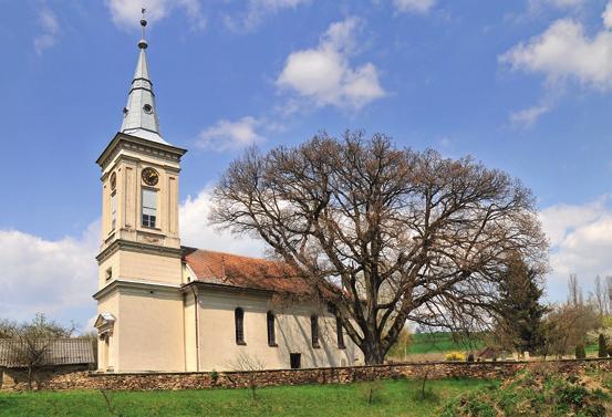 Modlitebnu obklopuje hřbitov z roku 1863.