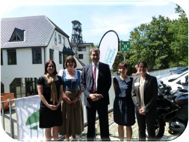 Treffen mit Heimatminister Dr. Markus Söder Setkání s ministrem vlasti Dr. Markusem Söderem Hauzenberg (DE) 22.07.2016 Junge Uni Waldviertel Mladá univerzita Waldviertel Raabs (AT) 12.08.