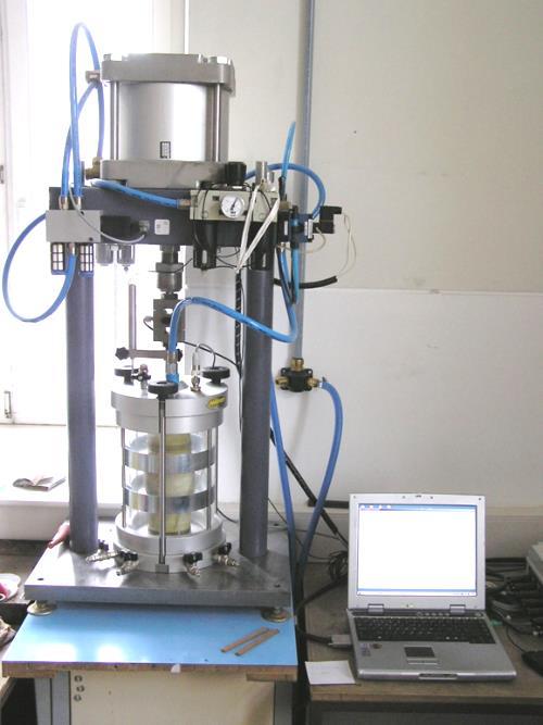 triaxiální zkoušky za účelem stanovení modulů pružnosti nestmelených směsí