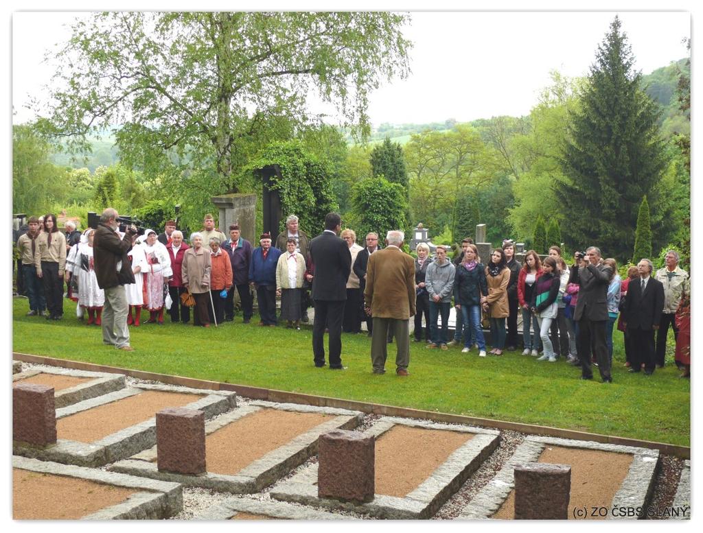 Se svým příspěvkem vystoupil také předseda ZO Slaný br. Jiří Schmied, který připomněl, aby se nezapomínalo na tisíce spoluobčanů, kteří denně nasazovali svůj život v odbojové činnosti.