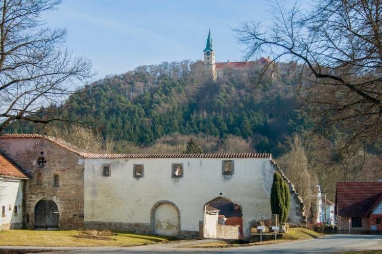 Století, kdy zde byl založen mnichy z Erbrachu cisterciácký Klášter.