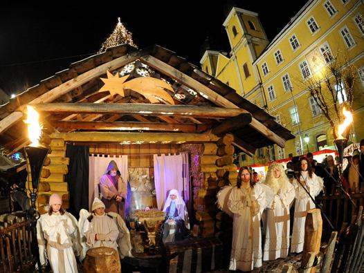 ZLATÁ NEDEĽA 21. 12. ~ 10.00 ŠKRUPINKA A KORNIČKA ~ veselá mužská spevácka skupina z Trenčína a blízkeho okolia a detský folklórny súbor 11.