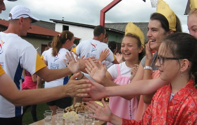 Peace Run Mierový beh Peace Run (Mierový beh) je najdlhší štafetový beh s horiacou pochodňou, ktorý prebieha cez viac ako 140 krajín sveta.