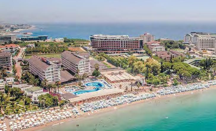 I Alanya - Türkler RODINNÝ Hotel LONICERA WORLD + Tento prekrásny rozľahlý hotelový komplex obklopený množstvom zelene, kvetov a stromov, je situovaný priamo na dlhej pozvoľne klesajúcej