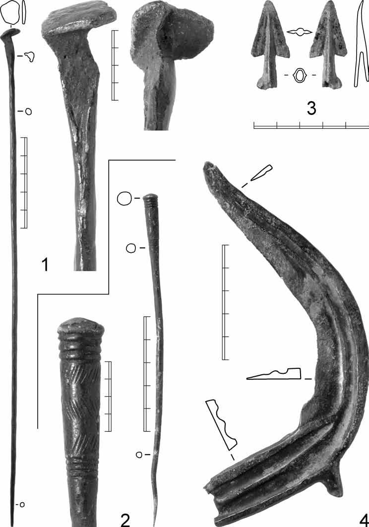 Obr. 4. Pyšely, okr. Benešov. 1 bronzová jehlice s hřebíkovitou hlavicí. 2 bronzová jehlice s kyjovitou hlavicí. 3 bronzový trojúhelníkovitý hrot šípu s tulejkou.