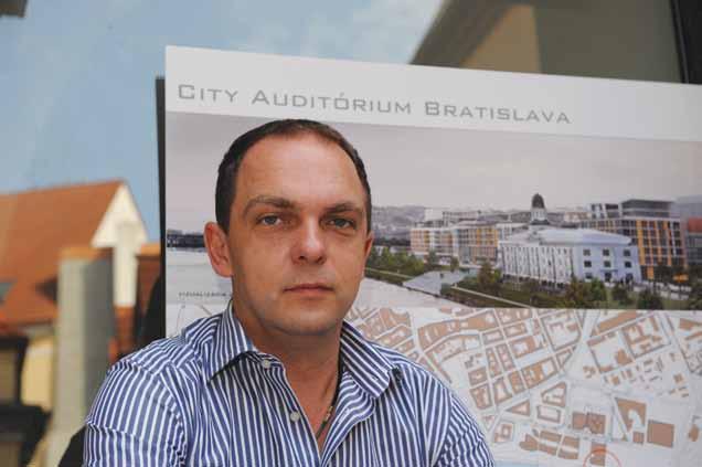 Autor projektu architekt Braňo Kaliský. Výrazným architektonickým prvkom je aj presklená strecha obchodnej galérie. M.R. Štefánika.